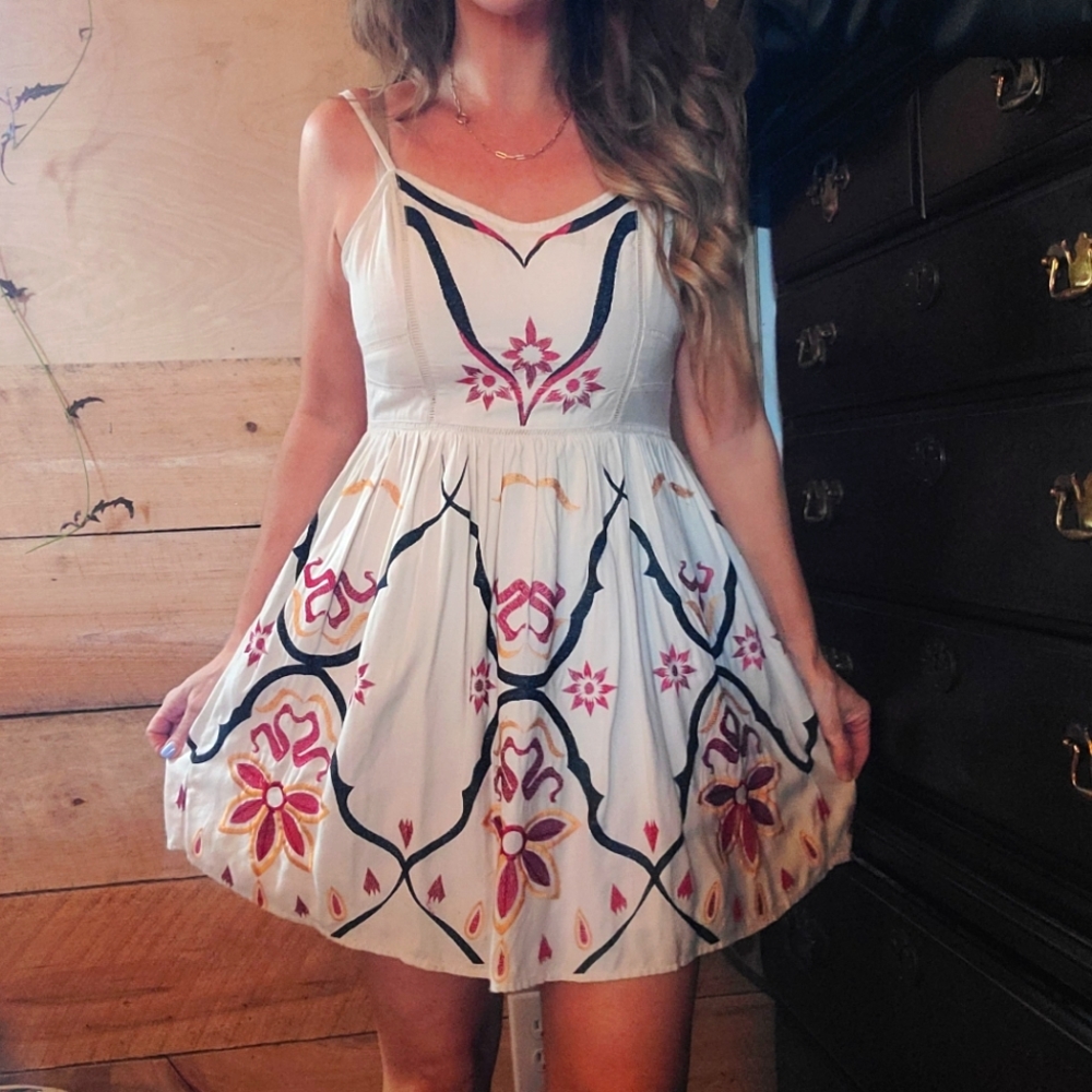 Beautiful High Quality Embroidered Lucky Brand Dress Size 4 Zipper Back